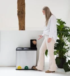 Homra STEPHS Afvalscheiding Prullenbak Met 3 Vakken - 3 X 20L Inhoud - Trio Pedaalemmer - 60 Liter - Vingerafdrukvrij - Vuilafstotend - Anti-slip - Hoogwaardig RVS - Duurzaam ABS Kunststof - RVS - Hygiënisch Recyclen - Afvalscheidingsprullenbak -Huishoudelijke Schoonmaak 1108x1200 12