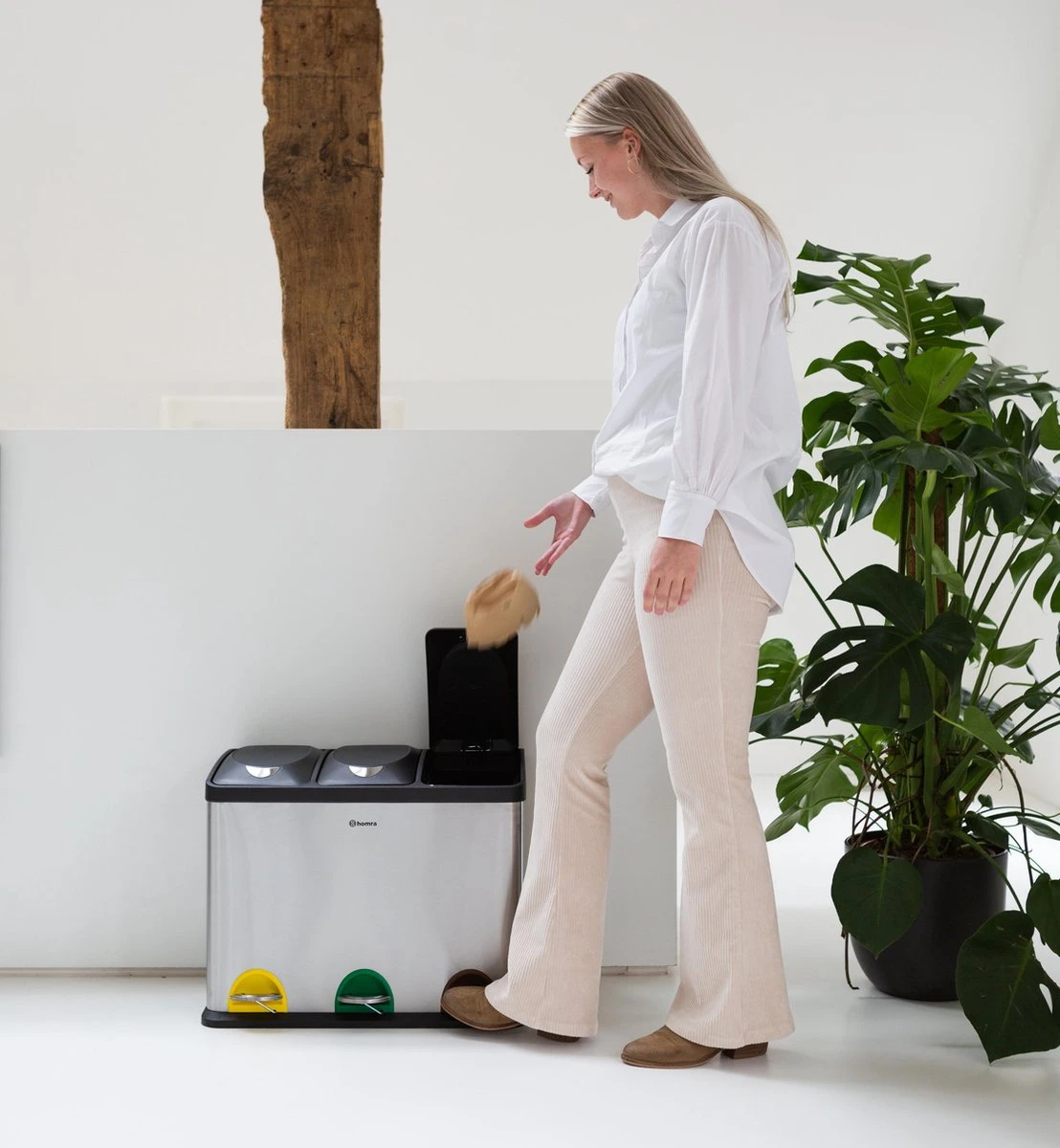 Homra STEPHS Afvalscheiding Prullenbak Met 3 Vakken - 3 X 15L Inhoud - Trio Pedaalemmer - 45 Liter - Vingerafdrukvrij - Vuilafstotend - Anti-slip - Hoogwaardig RVS - Duurzaam ABS Kunststof - RVS - Hygiënisch Recyclen - Afvalscheidingsprullenbak 18 Homra STEPHS Afvalscheiding Prullenbak Met 3 Vakken - 3 X 15L Inhoud - Trio Pedaalemmer - 45 Liter - Vingerafdrukvrij - Vuilafstotend - Anti-slip - Hoogwaardig RVS - Duurzaam ABS Kunststof - RVS - Hygiënisch Recyclen - Afvalscheidingsprullenbak - Afbeelding 16