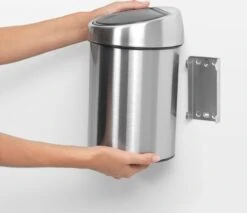 Brabantia Touch Bin Prullenbak - 3 L - Matt Steel 22 Brabantia Touch Bin Prullenbak - 3 L - Matt Steel -Huishoudelijke Schoonmaak 1200x1035 5