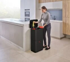 Joseph Joseph Intelligent Waste Prullenbak Totem Max - 60 L - Zwart 33 Joseph Joseph Intelligent Waste Prullenbak Totem Max - 60 L - Zwart -Huishoudelijke Schoonmaak 1200x1067 2