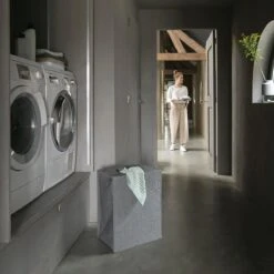 Brabantia Wasmand Met Deksel - 55 L - Pepper Black -Huishoudelijke Schoonmaak 1200x1200 1048