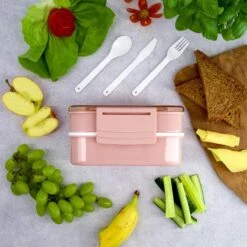 Homra Lunchbox STAQS Pink - Bento Box - 2 Laags Broodtrommel - 3 Compartimenten - Roze - Lunch To Go - Duurzaam Kunststof - BPA Vrij - 3 Vaks Lunchtrommel Voor Volwassenen - Inclusief Bestek - Magnetron, Diepvries, Vaatwasser Bestendig - Vers Houden -Huishoudelijke Schoonmaak 1200x1200 2094