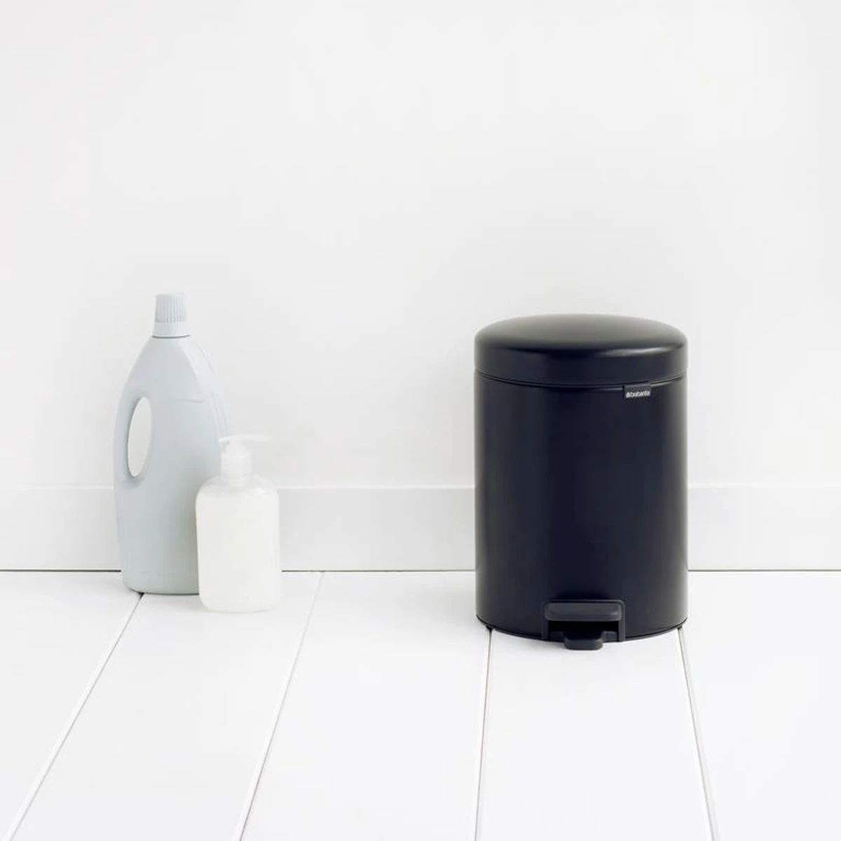 Brabantia NewIcon Prullenbak - 5 L - Matt Black 7 Brabantia NewIcon Prullenbak - 5 L - Matt Black - Afbeelding 5