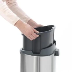 Brabantia Touch Bin Prullenbak - 40 L - Matt Steel Fingerprint Proof 27 Brabantia Touch Bin Prullenbak - 40 L - Matt Steel Fingerprint Proof -Huishoudelijke Schoonmaak 1200x1200 2585