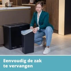 Homra SPARQ Afvalscheiding Prullenbak 3 Vakken - 3 X 18 L Inhoud - 54 Liter - Zwart - RVS - Trio Pedaalemmer - 3-vaks Recycle Afvalemmer - Hygiënisch Afval Scheiden - Zwarte Keuken Vuilbak - Kantoor Prullenbak - Pedaal - Afvalscheidingsprullenbak -Huishoudelijke Schoonmaak 1200x1200 2611