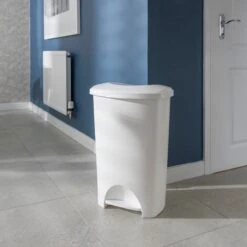 Pedaalemmer - Prullenbak - Afvalbak - 50 Liter – Wit 5 Pedaalemmer - Prullenbak - Afvalbak - 50 Liter – Wit -Huishoudelijke Schoonmaak 1200x1200 2623