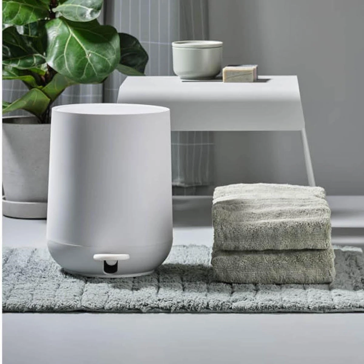 Zone Denmark Nova Pedaalemmer - Prullenbak - 3 Liter Inhoud - Met Pedaal - Zwart 4 Zone Denmark Nova Pedaalemmer - Prullenbak - 3 Liter Inhoud - Met Pedaal - Zwart - Afbeelding 2