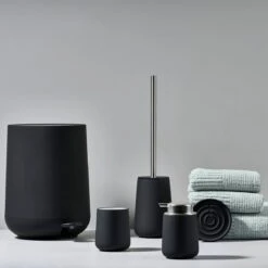 Zone Denmark Nova Pedaalemmer - Prullenbak - 3 Liter Inhoud - Met Pedaal - Zwart 18 Zone Denmark Nova Pedaalemmer - Prullenbak - 3 Liter Inhoud - Met Pedaal - Zwart -Huishoudelijke Schoonmaak 1200x1200 2662