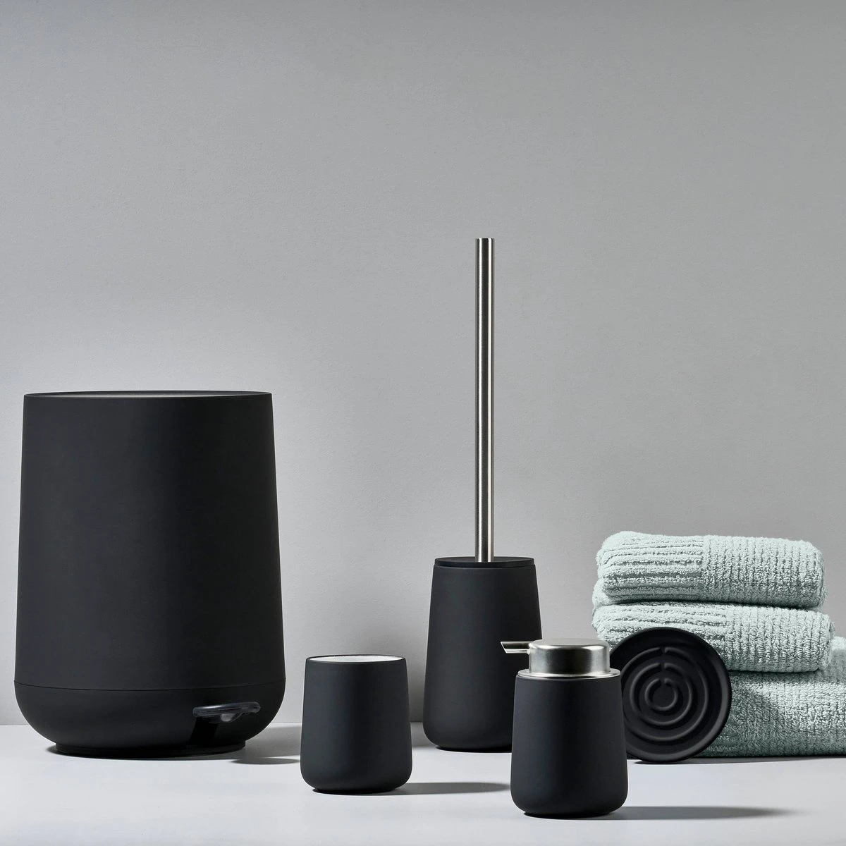 Zone Denmark Nova Pedaalemmer - Prullenbak - 3 Liter Inhoud - Met Pedaal - Zwart 10 Zone Denmark Nova Pedaalemmer - Prullenbak - 3 Liter Inhoud - Met Pedaal - Zwart - Afbeelding 8