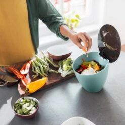 Mepal - Afvalbakje Calypso - Afvalbakje Voor Op Het Aanrecht - 2.2 Liter - Wit - Grote Vulopening - Gemakkelijk Te Reinigeren 9 Mepal - Afvalbakje Calypso - Afvalbakje Voor Op Het Aanrecht - 2.2 Liter - Wit - Grote Vulopening - Gemakkelijk Te Reinigeren -Huishoudelijke Schoonmaak 1200x1200 2851