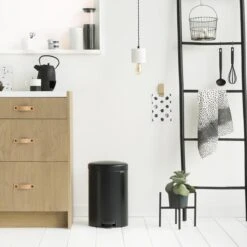 Brabantia NewIcon Prullenbak - 20 L - Matt Black -Huishoudelijke Schoonmaak 1200x1200 3113