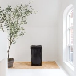 Homra FONIX Sensor Prullenbak Zwart 50 Liter - Automatische Soft Close Deksel - 50L - Zwarte Afvalemmer - Infrarood Sensor - Vuilnisbak Met Elektrische Deksel - Sensorbediening - Vingerafdrukvrij - Vuilafstotend - Zwarte Keuken En Kantoor Vuilbak -Huishoudelijke Schoonmaak 1200x1200 3143