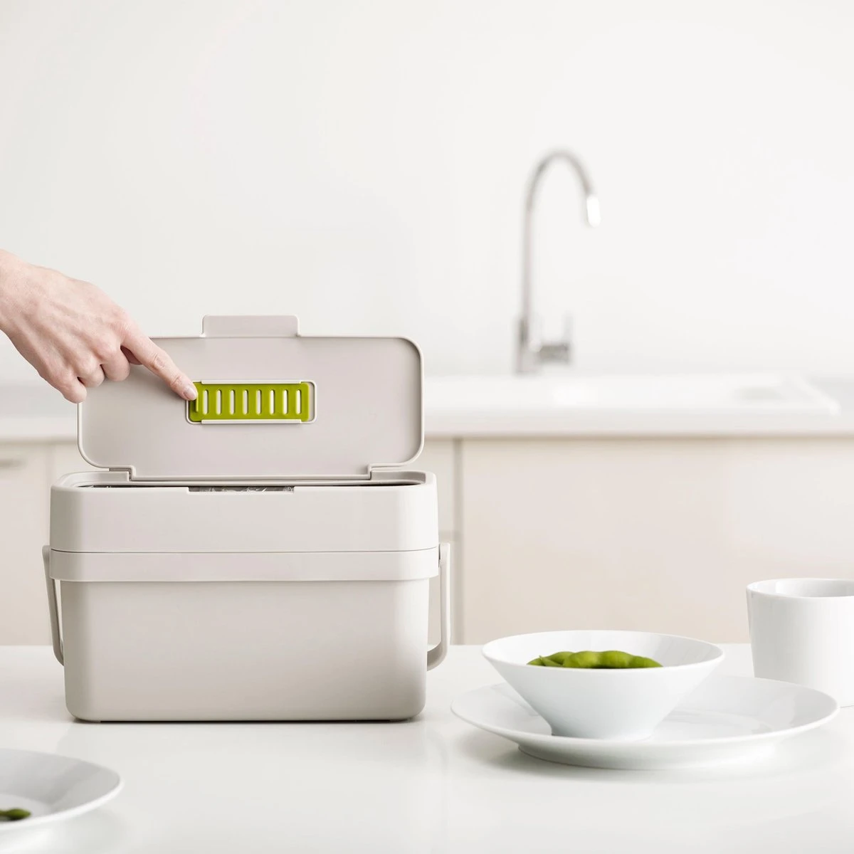 Joseph Joseph Compo Food Afvalemmer - 4L - Stone Wit 6 Joseph Joseph Compo Food Afvalemmer - 4L - Stone Wit - Afbeelding 4