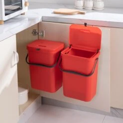 Homra Wall-up Prullenbak | Inbouwprullenbak Ophangbaar Met Plakstrip | GFT Vuilbak | Werkblak Afvalbak | Draagbare Vuilnisemmer | 12L Inhoud | Rood -Huishoudelijke Schoonmaak 1200x1200 3186