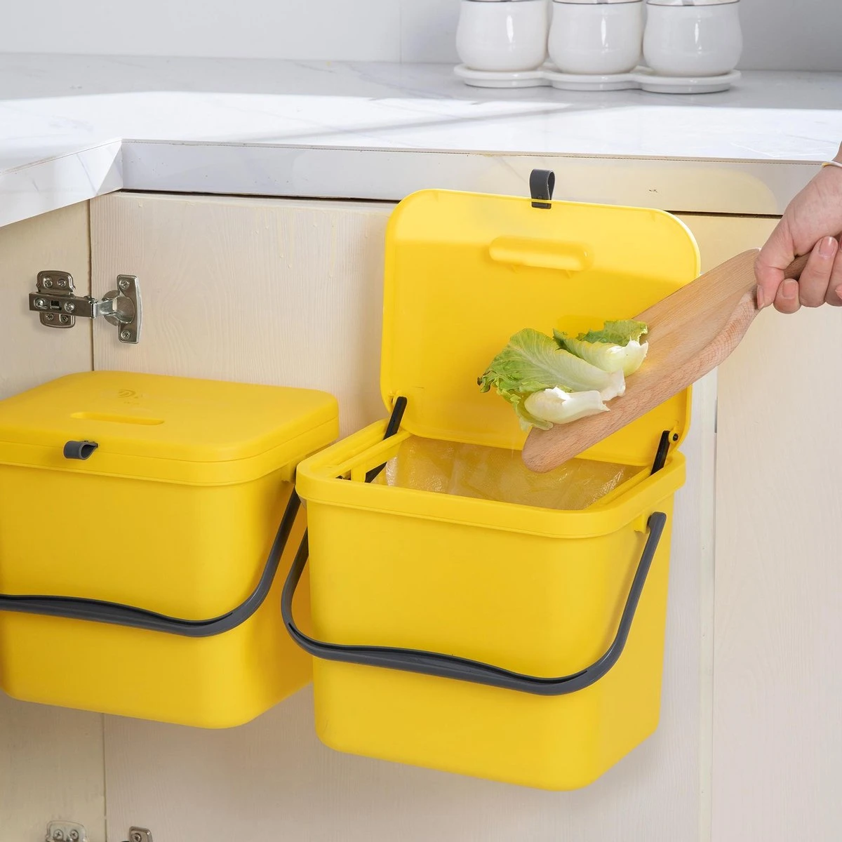 Homra Wall-up Prullenbak | Inbouwprullenbak Ophangbaar Met Plakstrip | GFT Vuilbak | Werkblak Afvalbak | Draagbare Vuilnisemmer | 8L Inhoud | Geel 4 Homra Wall-up Prullenbak | Inbouwprullenbak Ophangbaar Met Plakstrip | GFT Vuilbak | Werkblak Afvalbak | Draagbare Vuilnisemmer | 8L Inhoud | Geel - Afbeelding 2