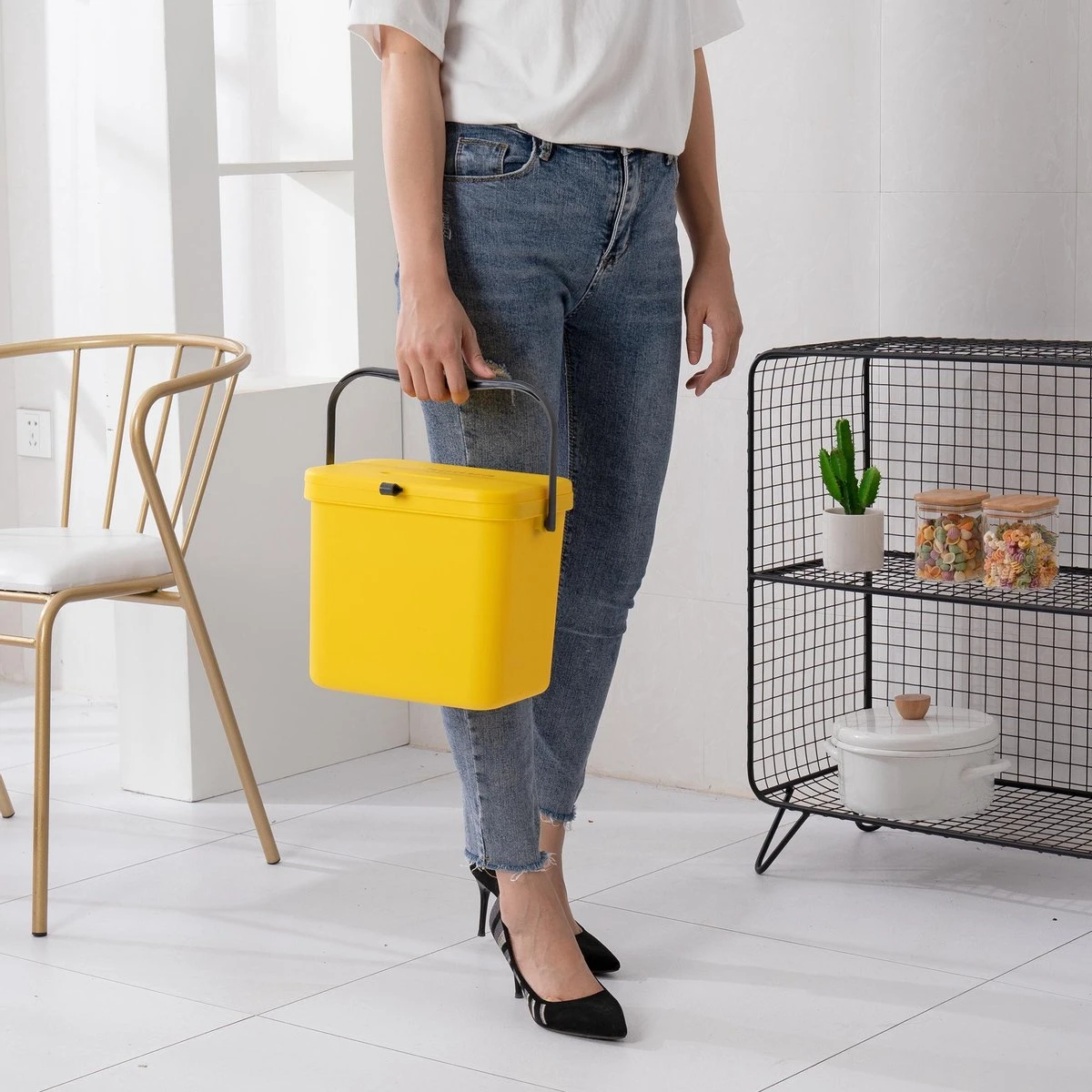 Homra Wall-up Prullenbak | Inbouwprullenbak Ophangbaar Met Plakstrip | GFT Vuilbak | Werkblak Afvalbak | Draagbare Vuilnisemmer | 8L Inhoud | Geel 6 Homra Wall-up Prullenbak | Inbouwprullenbak Ophangbaar Met Plakstrip | GFT Vuilbak | Werkblak Afvalbak | Draagbare Vuilnisemmer | 8L Inhoud | Geel - Afbeelding 4