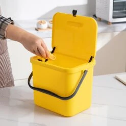Homra Wall-up Prullenbak | Inbouwprullenbak Ophangbaar Met Plakstrip | GFT Vuilbak | Werkblak Afvalbak | Draagbare Vuilnisemmer | 8L Inhoud | Geel 24 Homra Wall-up Prullenbak | Inbouwprullenbak Ophangbaar Met Plakstrip | GFT Vuilbak | Werkblak Afvalbak | Draagbare Vuilnisemmer | 8L Inhoud | Geel -Huishoudelijke Schoonmaak 1200x1200 3208