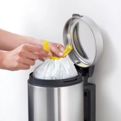 Brabantia NewIcon Wandprullenbak - 3 L - Matt Steel -Huishoudelijke Schoonmaak 1200x1200 3235