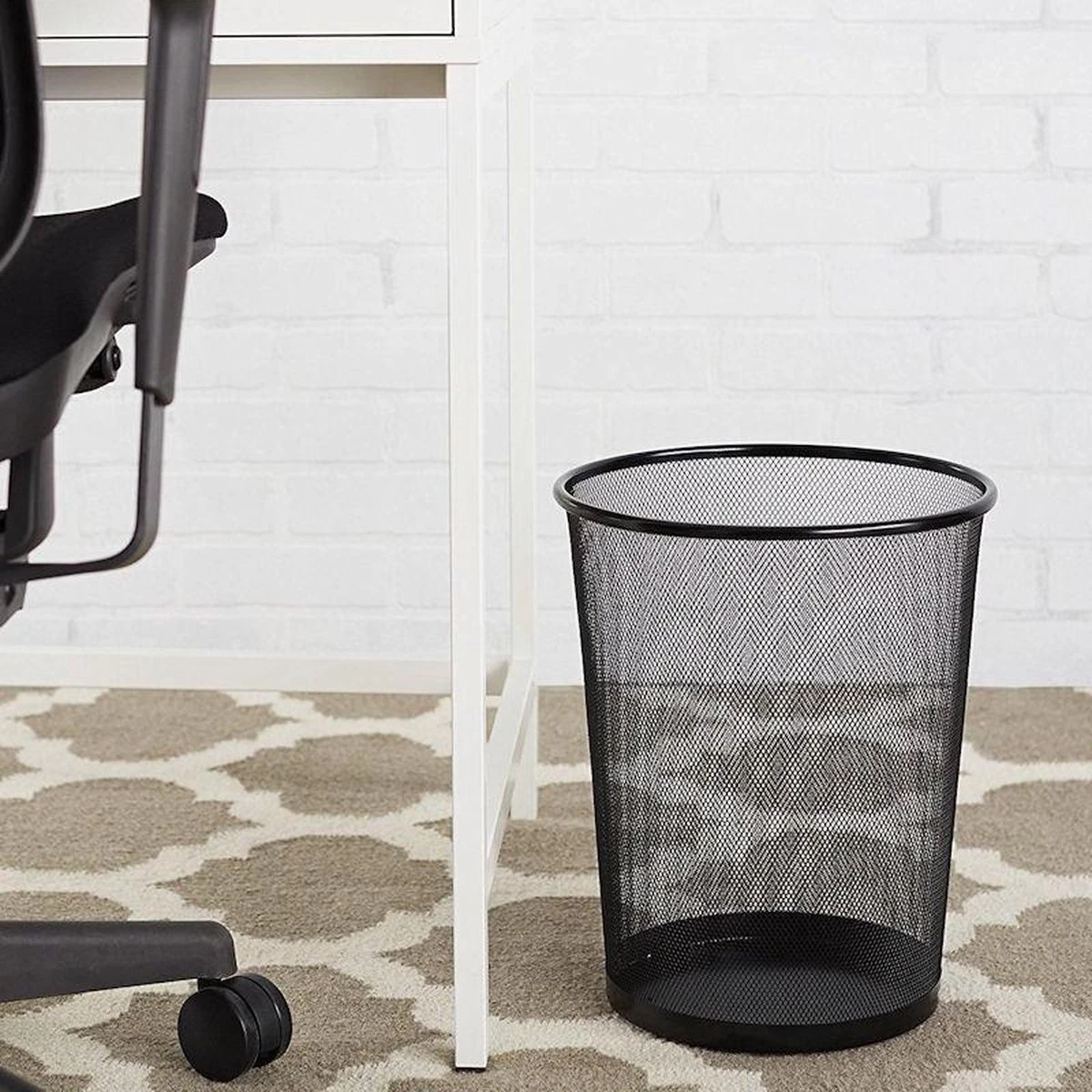 Merkloos Decopatent® Design Ronde Prullenbak Voor Kantoor - Papierbak - Mesh - Metaal - Papiermand - Prullenmand Voor Onder Bureau - Zwart 3 Merkloos Decopatent® Design Ronde Prullenbak Voor Kantoor - Papierbak - Mesh - Metaal - Papiermand - Prullenmand Voor Onder Bureau - Zwart