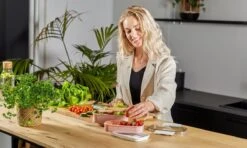 Homra Lunchbox STAQS Pink - Bento Box - 2 Laags Broodtrommel - 3 Compartimenten - Roze - Lunch To Go - Duurzaam Kunststof - BPA Vrij - 3 Vaks Lunchtrommel Voor Volwassenen - Inclusief Bestek - Magnetron, Diepvries, Vaatwasser Bestendig - Vers Houden -Huishoudelijke Schoonmaak 1200x720 5