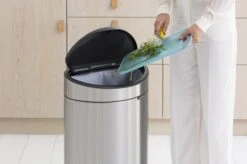 Brabantia Touch Bin Prullenbak - 40 L - Matt Steel Fingerprint Proof 26 Brabantia Touch Bin Prullenbak - 40 L - Matt Steel Fingerprint Proof -Huishoudelijke Schoonmaak 1200x799 45