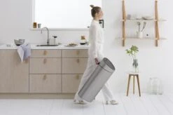Brabantia Touch Bin Prullenbak - 40 L - Matt Steel Fingerprint Proof 38 Brabantia Touch Bin Prullenbak - 40 L - Matt Steel Fingerprint Proof -Huishoudelijke Schoonmaak 1200x799 47