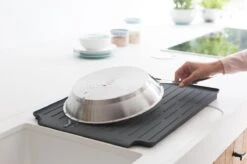 Brabantia SinkSide Afdruiprek - Dark Grey -Huishoudelijke Schoonmaak 1200x799 5