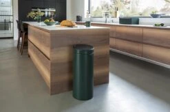 Brabantia Touch Bin Prullenbak - 30 L - Pine Green -Huishoudelijke Schoonmaak 1200x799 76