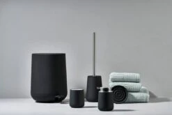 Zone Denmark Nova Pedaalemmer - Prullenbak - 3 Liter Inhoud - Met Pedaal - Zwart 19 Zone Denmark Nova Pedaalemmer - Prullenbak - 3 Liter Inhoud - Met Pedaal - Zwart -Huishoudelijke Schoonmaak 1200x800 131