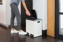 Homra BLINQ Afvalscheiding Prullenbak Met 2 Vakken - 2 X 15 L Inhoud - Duo Pedaalemmer Wit - Afvalemmer 30 Liter - Recycle Afvalbak - Witte Afvalscheidingsprullenbak - Hygiënisch Afval Scheiden - Keuken Vuilbak - Kantoor 31 Homra BLINQ Afvalscheiding Prullenbak Met 2 Vakken - 2 X 15 L Inhoud - Duo Pedaalemmer Wit - Afvalemmer 30 Liter - Recycle Afvalbak - Witte Afvalscheidingsprullenbak - Hygiënisch Afval Scheiden - Keuken Vuilbak - Kantoor -Huishoudelijke Schoonmaak 1200x800 141