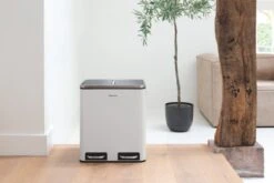 Homra BLINQ Afvalscheiding Prullenbak Met 2 Vakken - 2 X 15 L Inhoud - Duo Pedaalemmer Wit - Afvalemmer 30 Liter - Recycle Afvalbak - Witte Afvalscheidingsprullenbak - Hygiënisch Afval Scheiden - Keuken Vuilbak - Kantoor 37 Homra BLINQ Afvalscheiding Prullenbak Met 2 Vakken - 2 X 15 L Inhoud - Duo Pedaalemmer Wit - Afvalemmer 30 Liter - Recycle Afvalbak - Witte Afvalscheidingsprullenbak - Hygiënisch Afval Scheiden - Keuken Vuilbak - Kantoor -Huishoudelijke Schoonmaak 1200x800 142