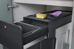 Hailo 0310-300 EcoLine Design Trio L Inbouwafvalemmer 3x10L Met 3 Compartimenten Zwart 14 Hailo 0310-300 EcoLine Design Trio L Inbouwafvalemmer 3x10L Met 3 Compartimenten Zwart -Huishoudelijke Schoonmaak 1200x800 163