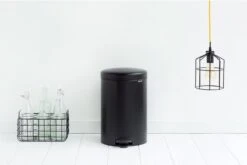 Brabantia NewIcon Prullenbak - 20 L - Matt Black -Huishoudelijke Schoonmaak 1200x801 6
