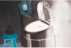 Brabantia Touch Bin Prullenbak - 3 L - Matt Steel 20 Brabantia Touch Bin Prullenbak - 3 L - Matt Steel -Huishoudelijke Schoonmaak 1200x812 4