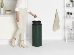 Brabantia Touch Bin Prullenbak - 30 L - Pine Green -Huishoudelijke Schoonmaak 1200x899 54