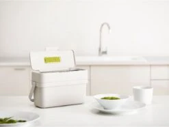 Joseph Joseph Compo Food Afvalemmer - 4L - Stone Wit 21 Joseph Joseph Compo Food Afvalemmer - 4L - Stone Wit -Huishoudelijke Schoonmaak 1200x903 6