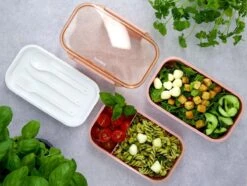 Homra Lunchbox STAQS Pink - Bento Box - 2 Laags Broodtrommel - 3 Compartimenten - Roze - Lunch To Go - Duurzaam Kunststof - BPA Vrij - 3 Vaks Lunchtrommel Voor Volwassenen - Inclusief Bestek - Magnetron, Diepvries, Vaatwasser Bestendig - Vers Houden -Huishoudelijke Schoonmaak 1200x905 9