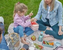 Homra Lunchbox STAQS Pink - Bento Box - 2 Laags Broodtrommel - 3 Compartimenten - Roze - Lunch To Go - Duurzaam Kunststof - BPA Vrij - 3 Vaks Lunchtrommel Voor Volwassenen - Inclusief Bestek - Magnetron, Diepvries, Vaatwasser Bestendig - Vers Houden -Huishoudelijke Schoonmaak 1200x960 4