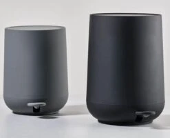 Zone Denmark Nova Pedaalemmer - Prullenbak - 3 Liter Inhoud - Met Pedaal - Zwart 13 Zone Denmark Nova Pedaalemmer - Prullenbak - 3 Liter Inhoud - Met Pedaal - Zwart -Huishoudelijke Schoonmaak 1200x972 4