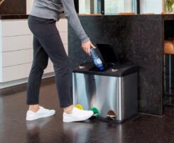 Homra STEPHS Afvalscheiding Prullenbak Met 3 Vakken - 3 X 15L Inhoud - Trio Pedaalemmer - 45 Liter - Vingerafdrukvrij - Vuilafstotend - Anti-slip - Hoogwaardig RVS - Duurzaam ABS Kunststof - RVS - Hygiënisch Recyclen - Afvalscheidingsprullenbak 31 Homra STEPHS Afvalscheiding Prullenbak Met 3 Vakken - 3 X 15L Inhoud - Trio Pedaalemmer - 45 Liter - Vingerafdrukvrij - Vuilafstotend - Anti-slip - Hoogwaardig RVS - Duurzaam ABS Kunststof - RVS - Hygiënisch Recyclen - Afvalscheidingsprullenbak -Huishoudelijke Schoonmaak 1200x985 4