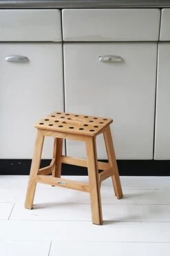 PUHLMANN - Inklapbare Kruk, JAMES, Hout, 41 Cm Hoog, Max 150 Kilo 13 PUHLMANN - Inklapbare Kruk, JAMES, Hout, 41 Cm Hoog, Max 150 Kilo -Huishoudelijke Schoonmaak 800x1200 19