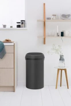 Brabantia Touch Bin Prullenbak - 60 L - Mineral Infinite Grey 9 Brabantia Touch Bin Prullenbak - 60 L - Mineral Infinite Grey -Huishoudelijke Schoonmaak 800x1200 85
