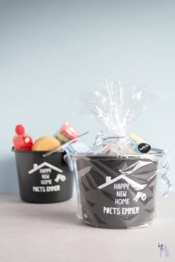 ByMi| Poetsemmer Happy New Home | Cadeautje Huis |Housewarming |Nieuwe Woning | Gepersonaliseerd -Huishoudelijke Schoonmaak 801x1200 2