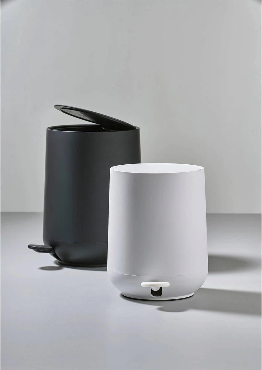 Zone Denmark Nova Pedaalemmer - Prullenbak - 3 Liter Inhoud - Met Pedaal - Zwart 6 Zone Denmark Nova Pedaalemmer - Prullenbak - 3 Liter Inhoud - Met Pedaal - Zwart - Afbeelding 4