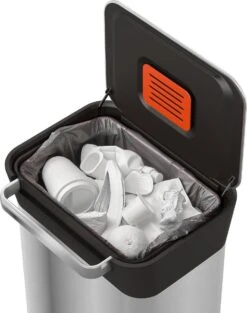 Joseph Joseph Intelligent Waste Prullenbak Titan Slim - RVS - 30 L - Zilver 32 Joseph Joseph Intelligent Waste Prullenbak Titan Slim - RVS - 30 L - Zilver -Huishoudelijke Schoonmaak 946x1200 3
